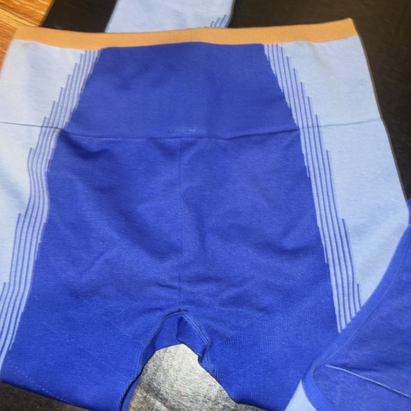 NWOT Women’s Fabletics Blue and Orange Activewear Set - Picture 5 of 9